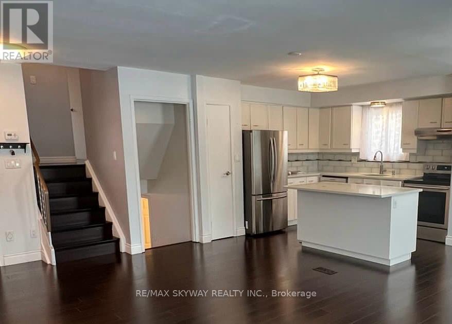 18 Matthew Court, Kitchener, Ontario  N2B 1W6 - Photo 2 - X12190548