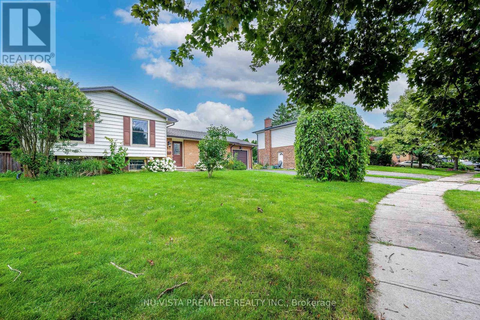 Photo 3 of 39 for 57 Mctaggart Crescent