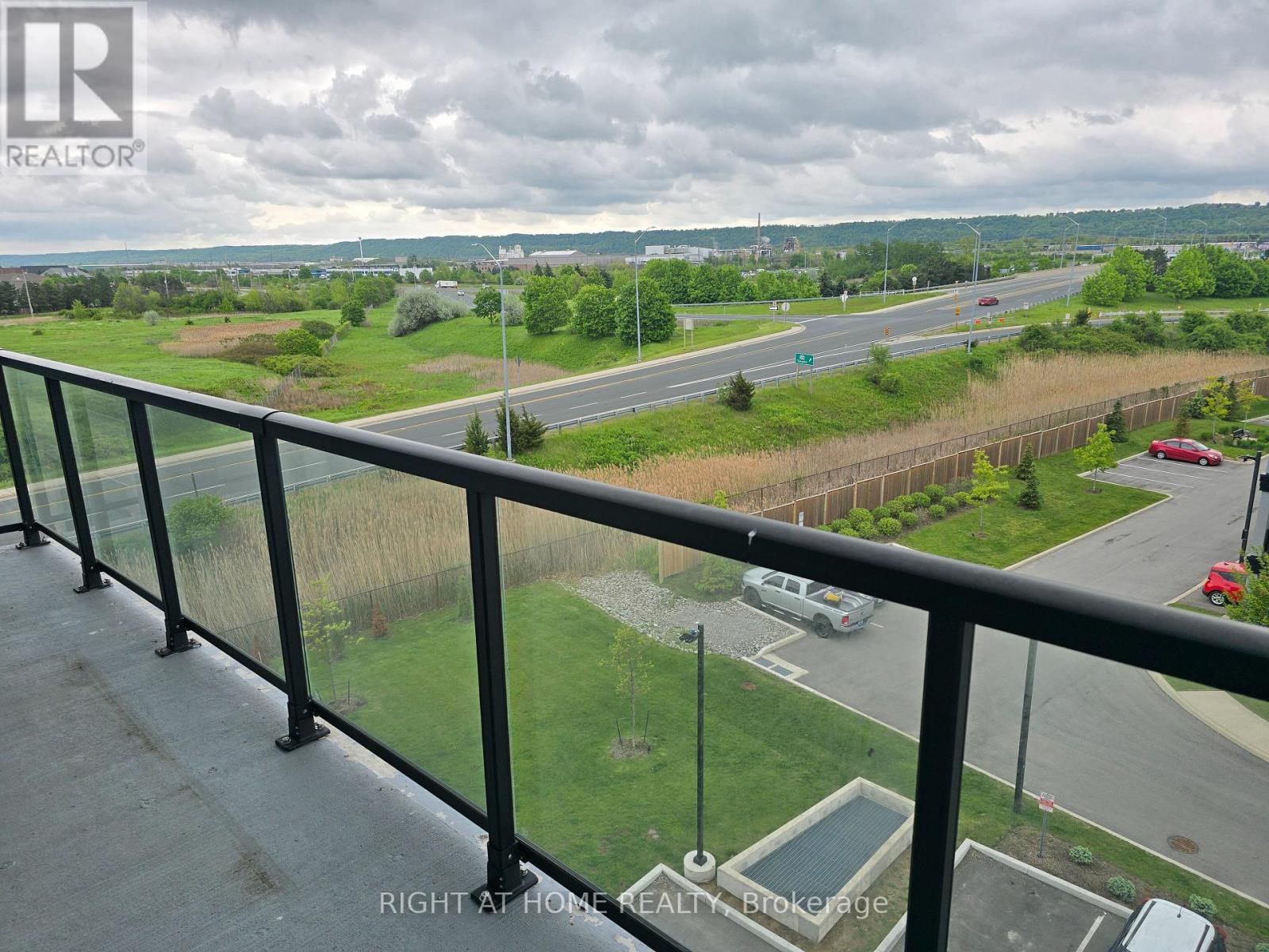 522 - 600 North Service Road, Hamilton, Ontario  L8E 0L2 - Photo 13 - X12193767