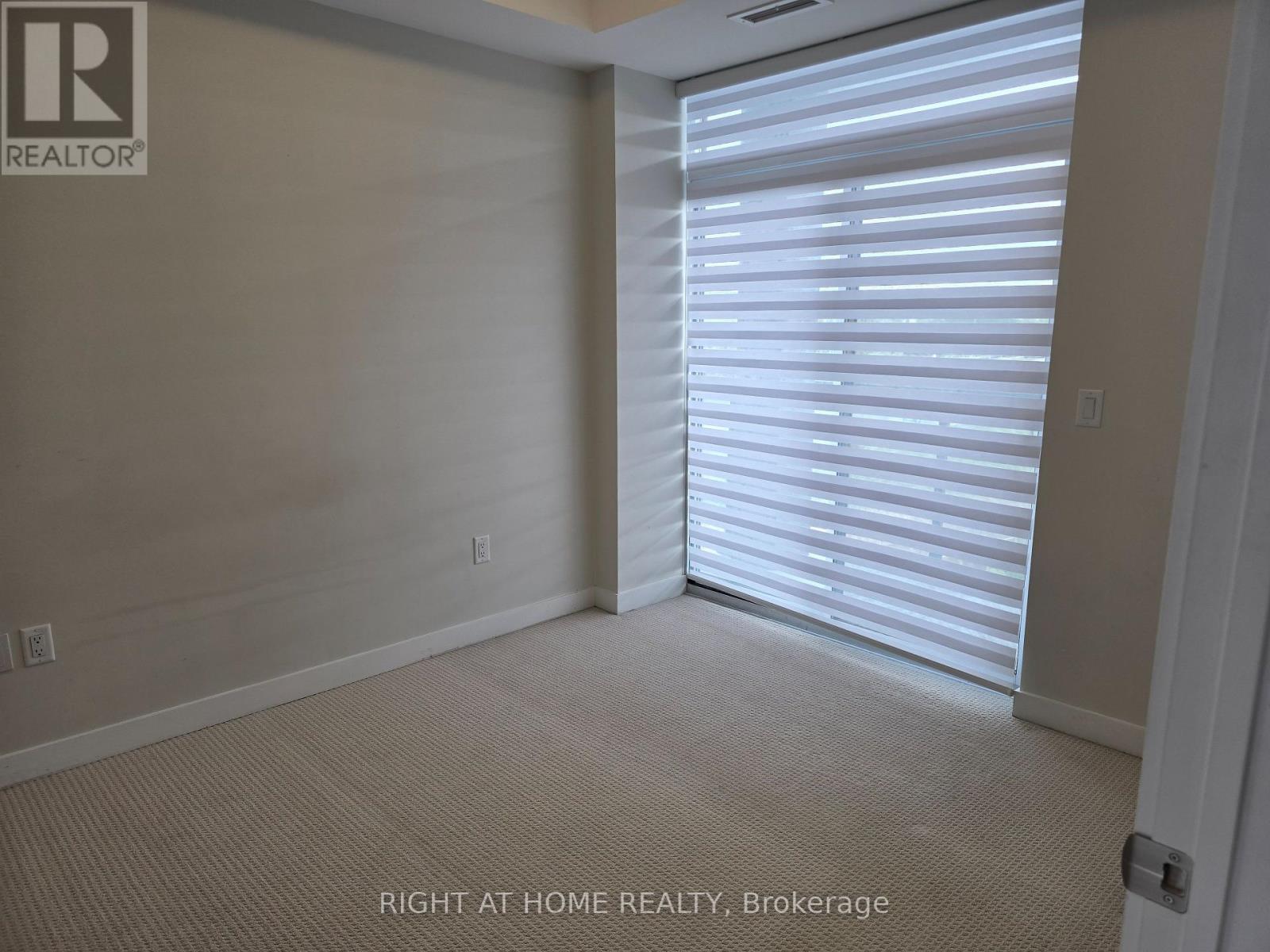 522 - 600 North Service Road, Hamilton, Ontario  L8E 0L2 - Photo 19 - X12193767
