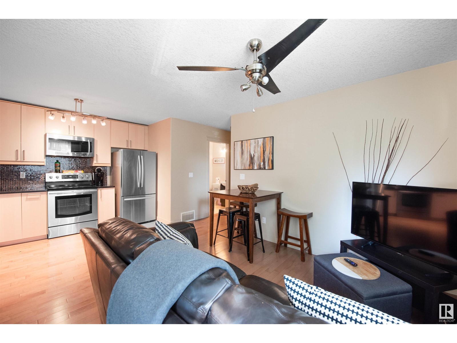 Property at 11436 97 ST NW image 3