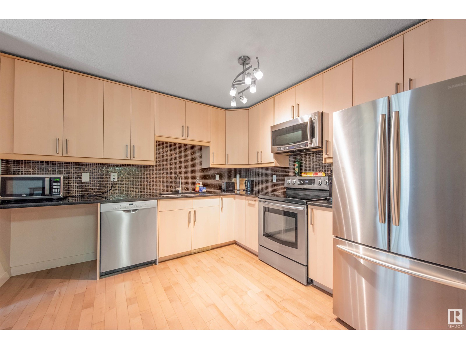 Property at 11436 97 ST NW image 4