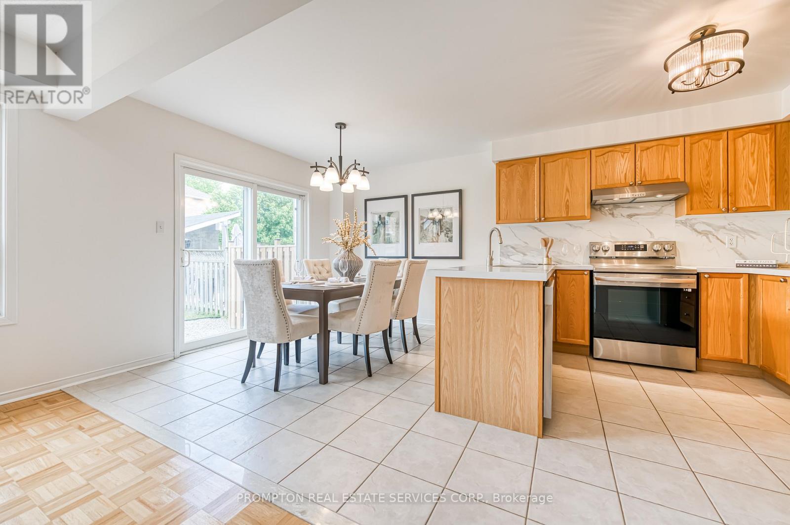 5 Casemount Street, Aurora, Ontario  L4G 7V6 - Photo 10 - N12193806
