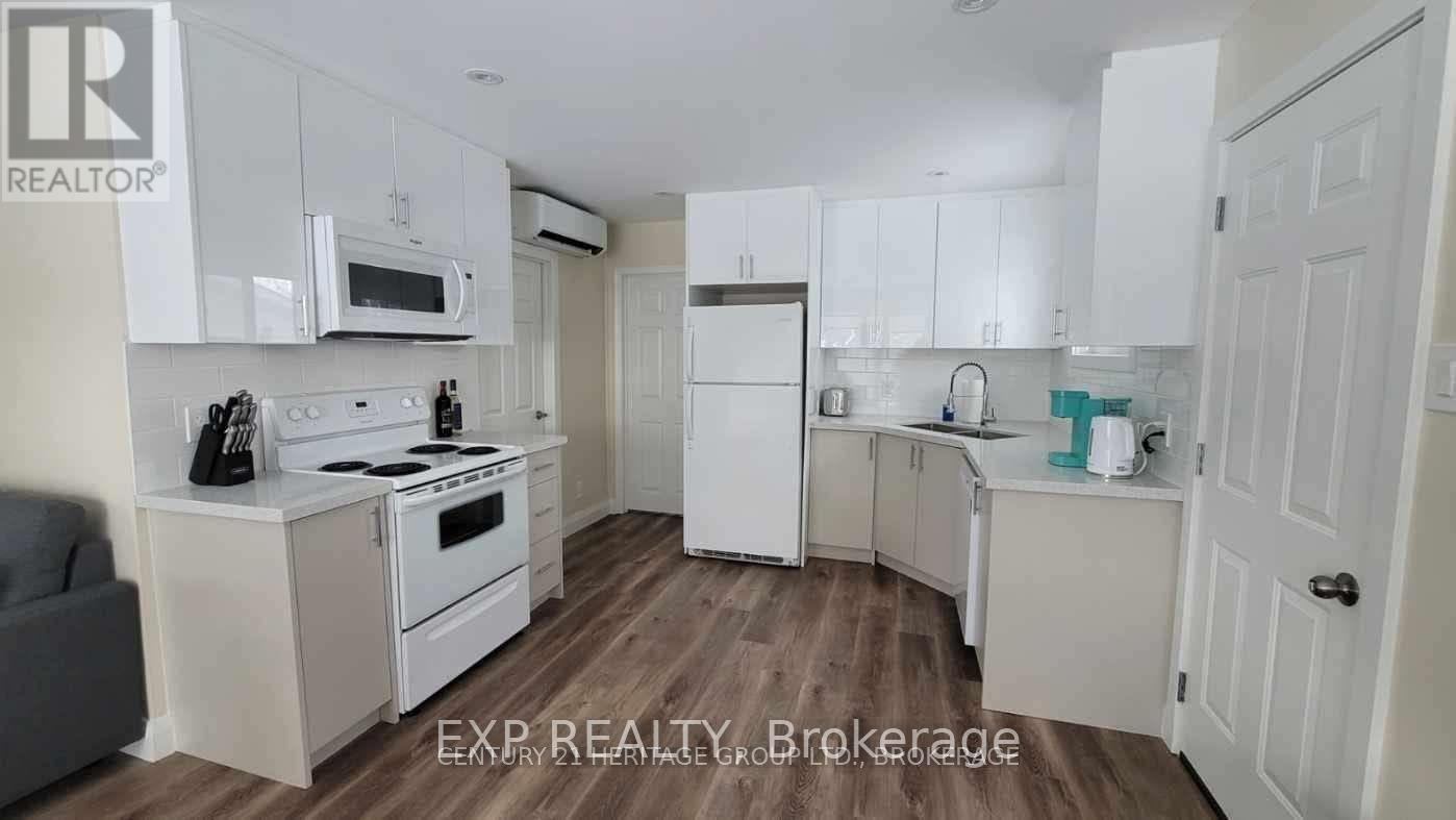 9 Balson Boulevard, Whitchurch-Stouffville, Ontario  L4A 7X3 - Photo 3 - N12193854