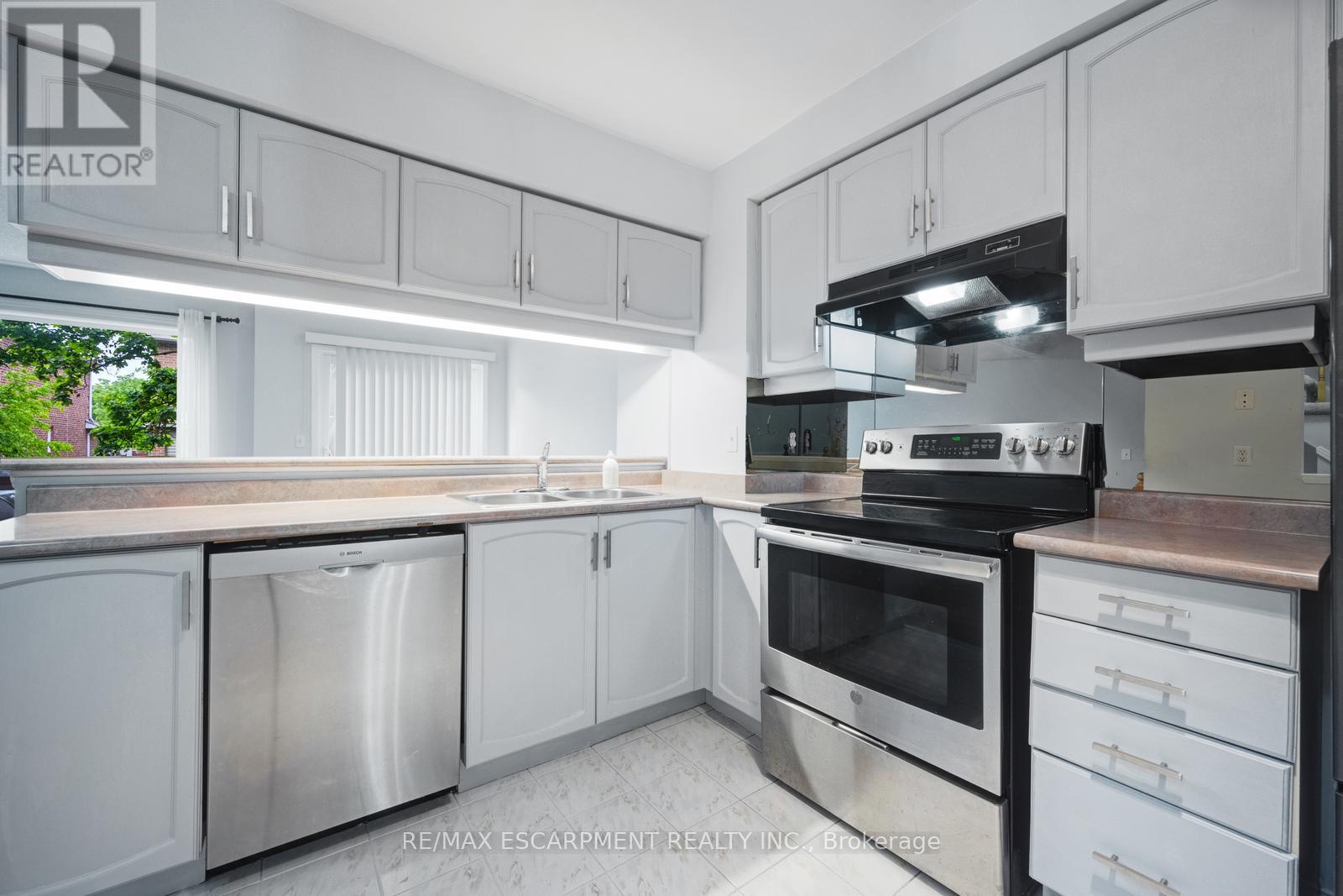 32 - 55 Barondale Drive, Mississauga (Hurontario), Ontario  L4Z 3P9 - Photo 15 - W12193807