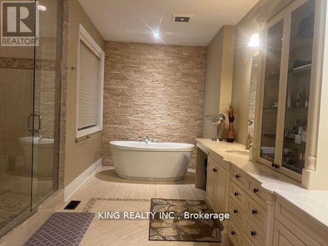 136 Coastline Drive, Brampton, Ontario  L6Y 0S3 - Photo 11 - W12193812
