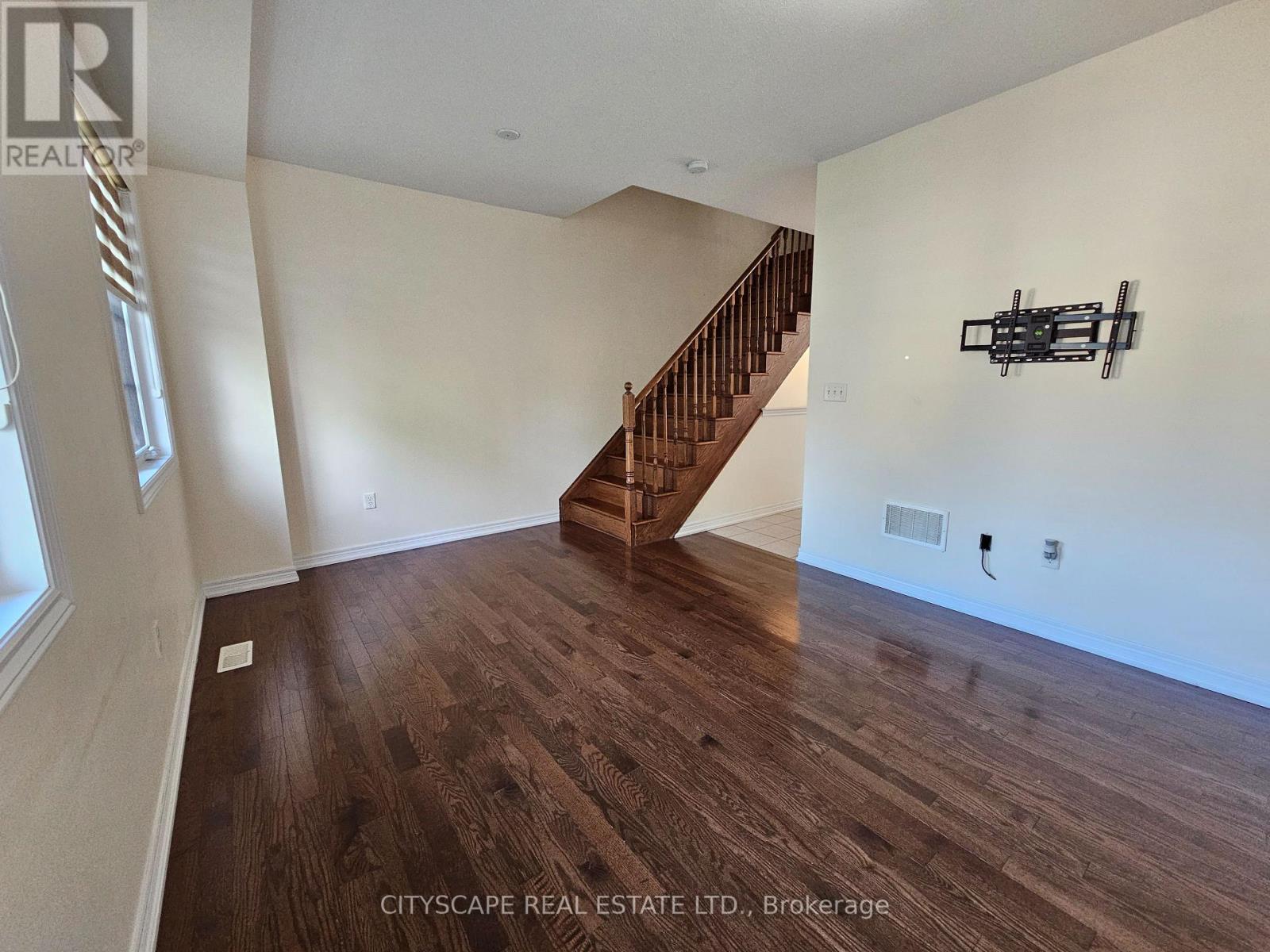 1354 Granrock Crescent, Mississauga, Ontario  L5V 0E1 - Photo 14 - W12193824