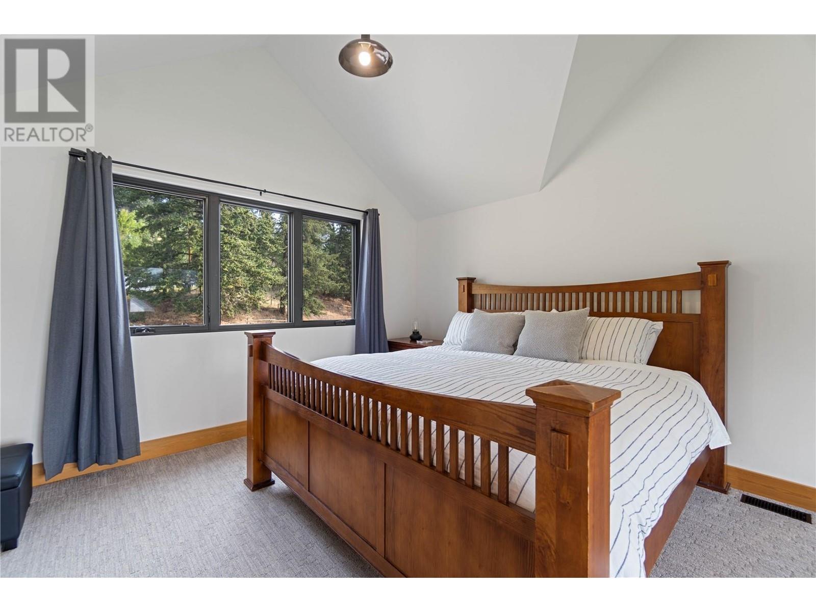 6400 Keyes Avenue, Peachland, BC V0H1X8