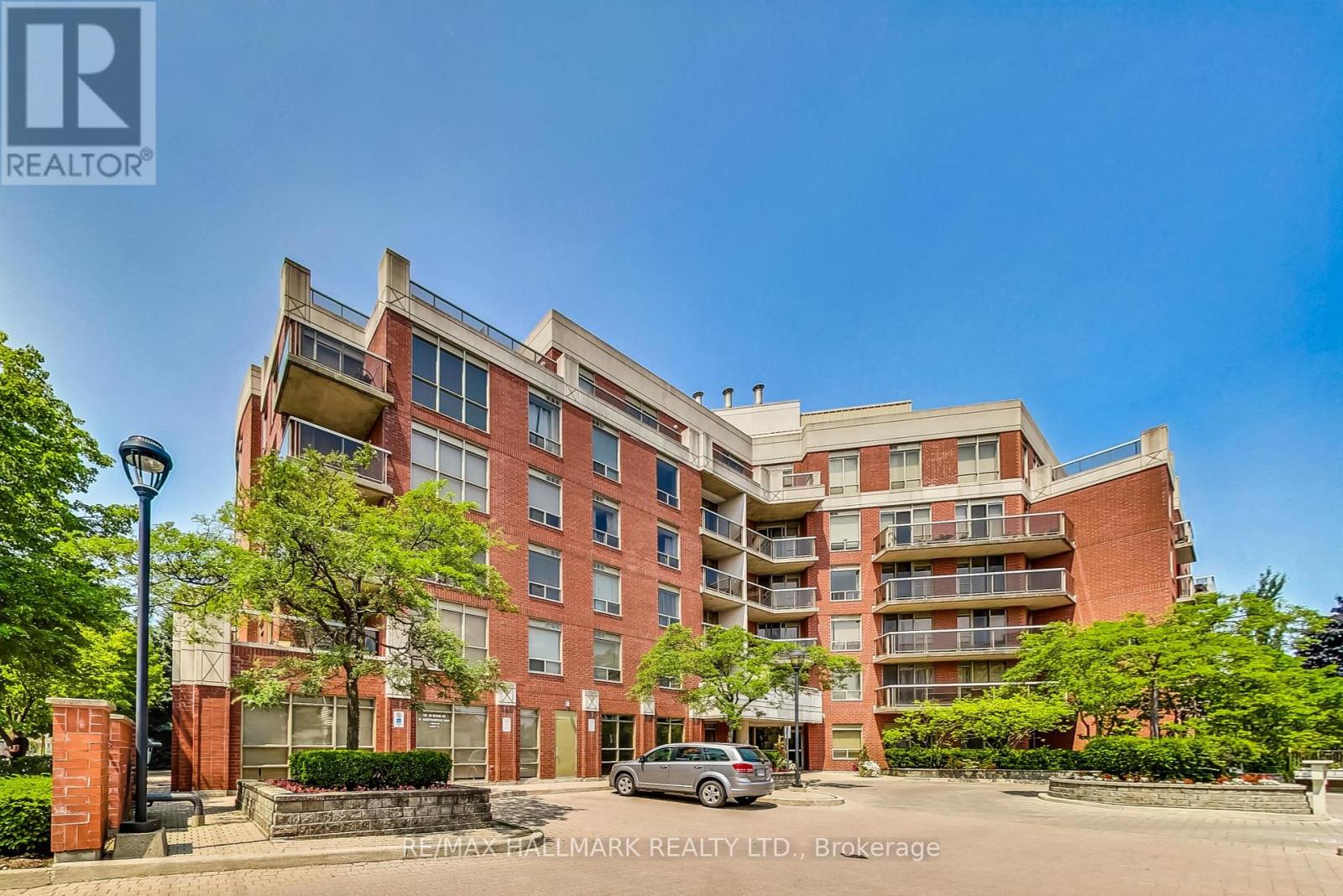 405 - 800 Sheppard Avenue W, Toronto (Bathurst Manor), Ontario  M3H 6B4 - Photo 2 - C12139759