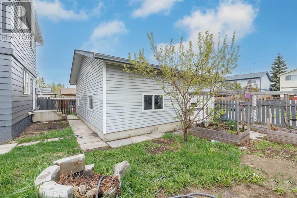 24 Erin Mount Crescent Se, Calgary, Alberta  T2B 2S3 - Photo 25 - A2221438