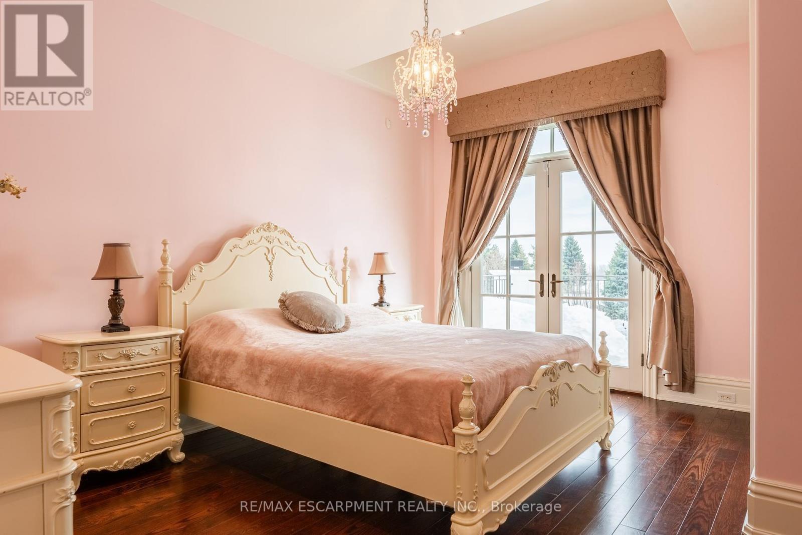 2594 Bluffs Way, Burlington, Ontario  L7M 0T8 - Photo 24 - W12026771