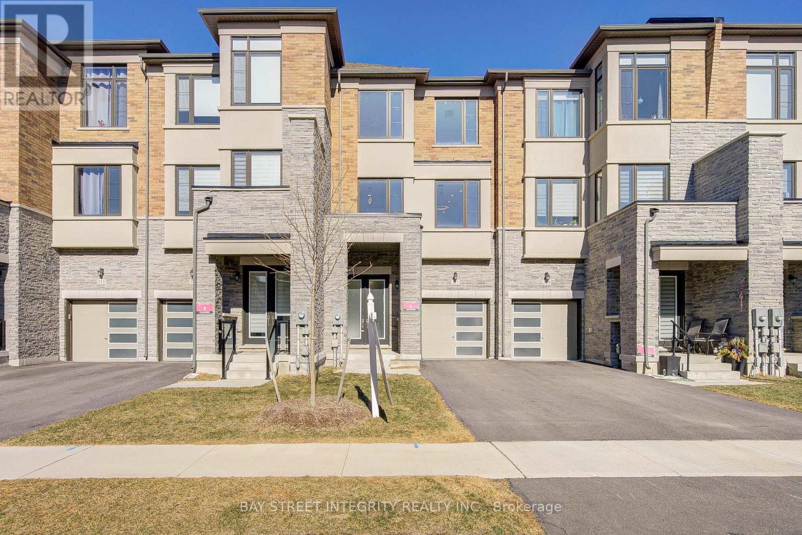 511 NEW ENGLAND COURT, Newmarket, Ontario