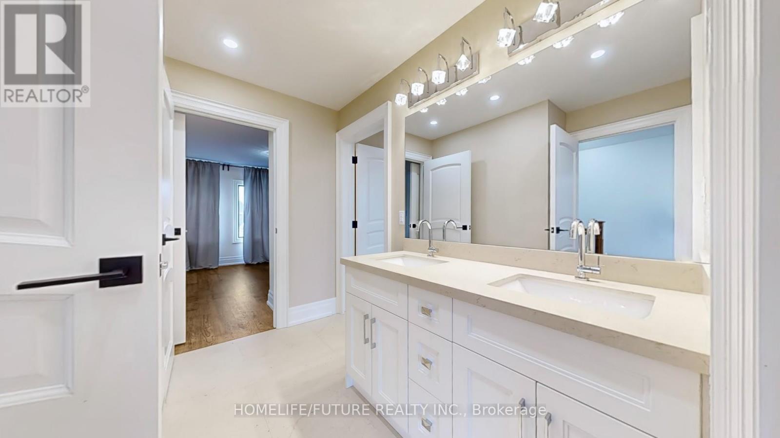 60 North Riverdale Drive, Caledon, Ontario  L7C 3K3 - Photo 19 - W12193862