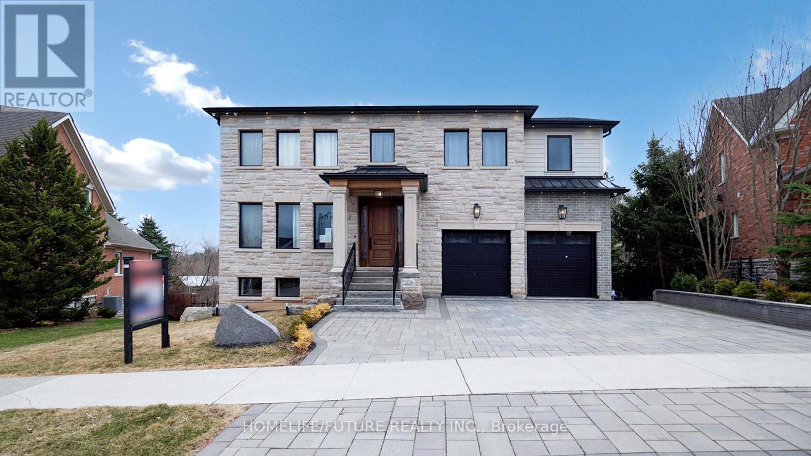 60 North Riverdale Drive, Caledon, Ontario  L7C 3K3 - Photo 2 - W12193862