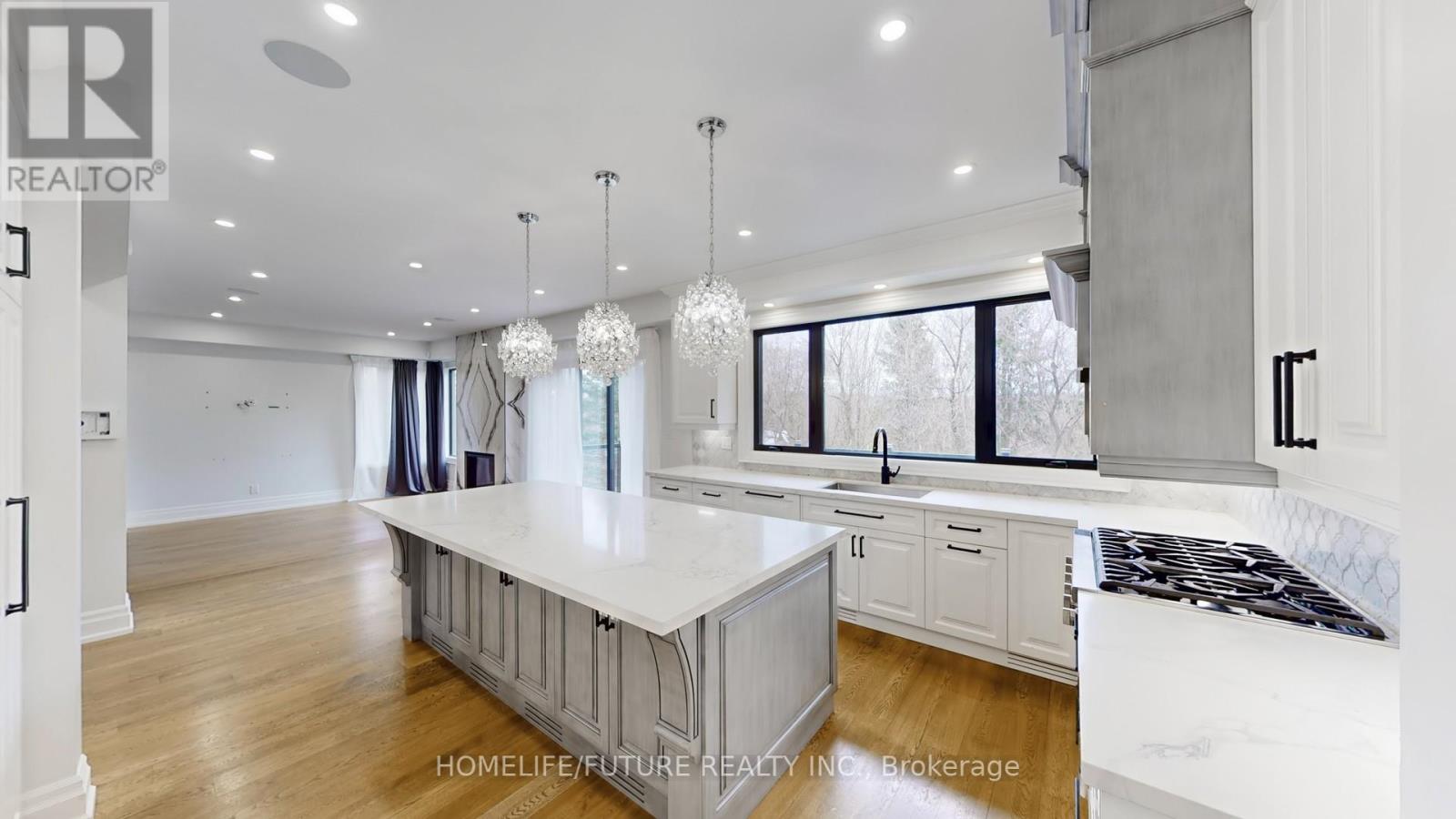 60 North Riverdale Drive, Caledon, Ontario  L7C 3K3 - Photo 6 - W12193862