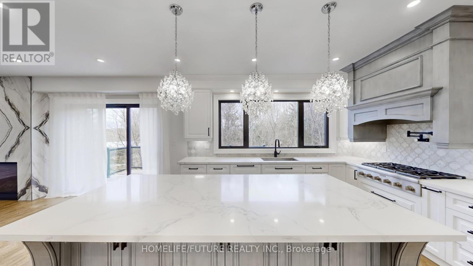 60 North Riverdale Drive, Caledon, Ontario  L7C 3K3 - Photo 7 - W12193862