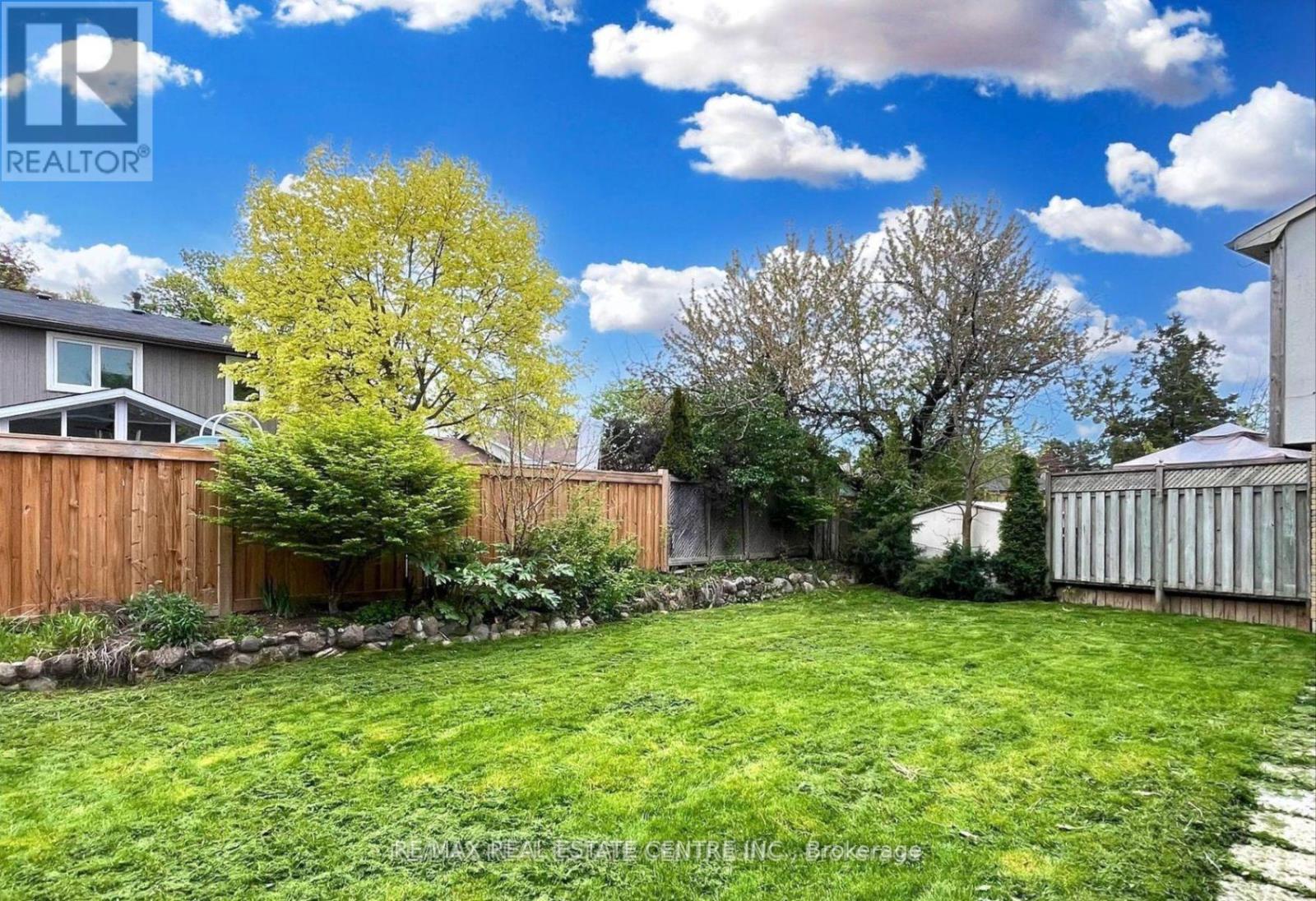 Property at 25 IVANIC COURT image 2