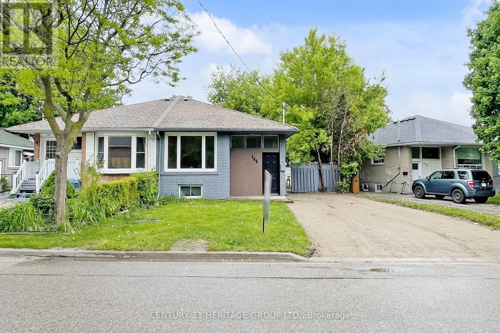 144 MAURICE COURT, Newmarket, Ontario