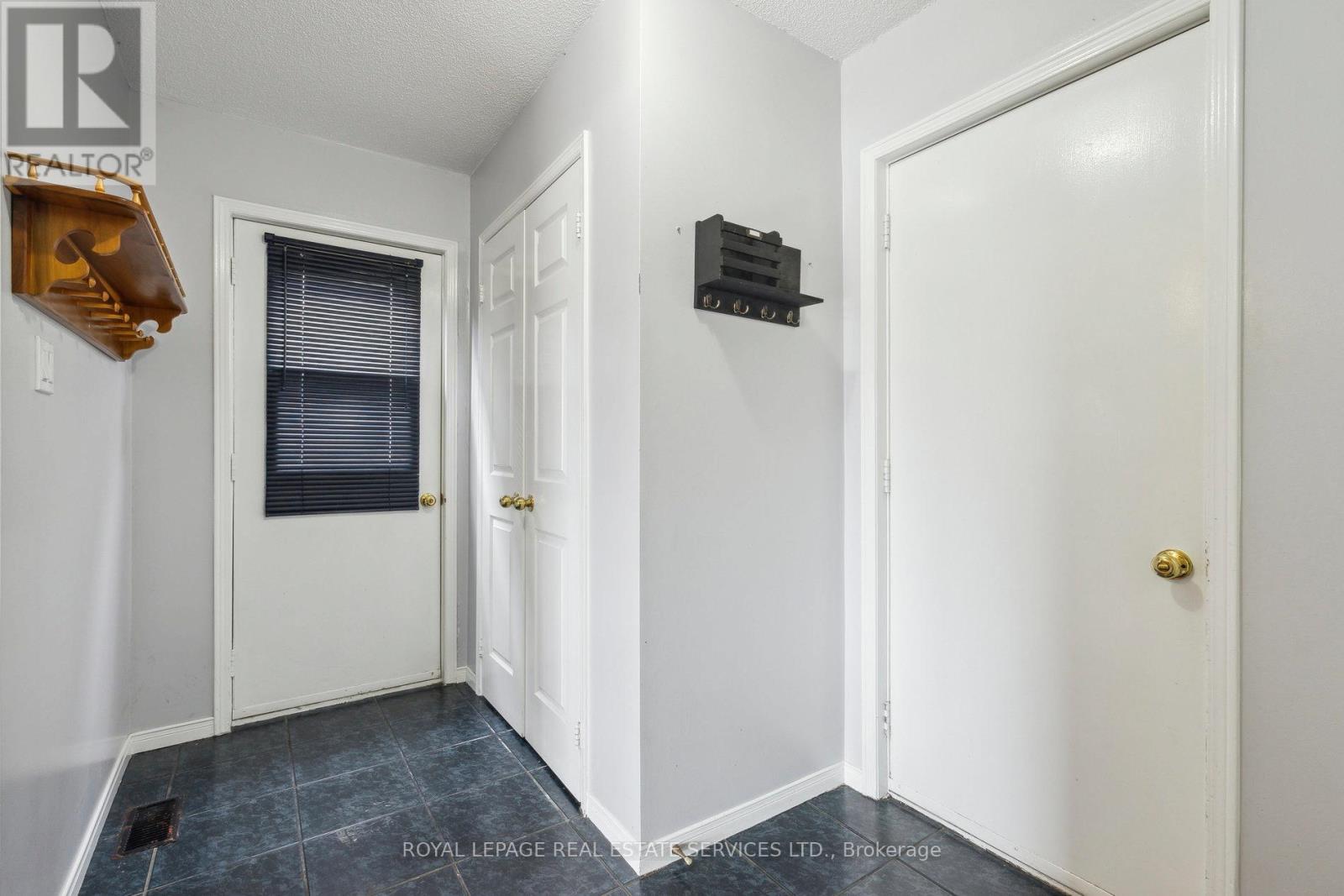 19 Engel Crescent, Barrie, Ontario  L4N 6K5 - Photo 14 - S12132353