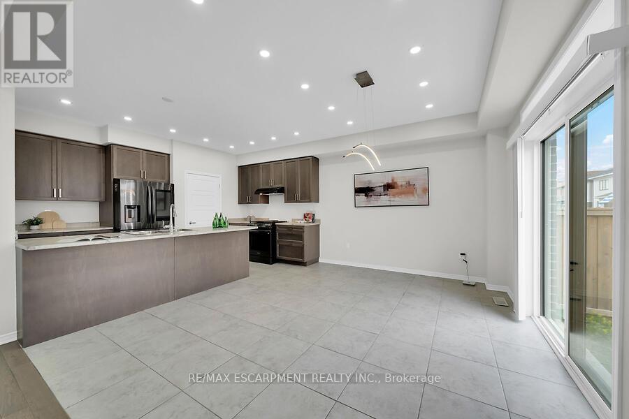 21 Lillian Way, Haldimand, Ontario  N3W 0C6 - Photo 15 - X12193865