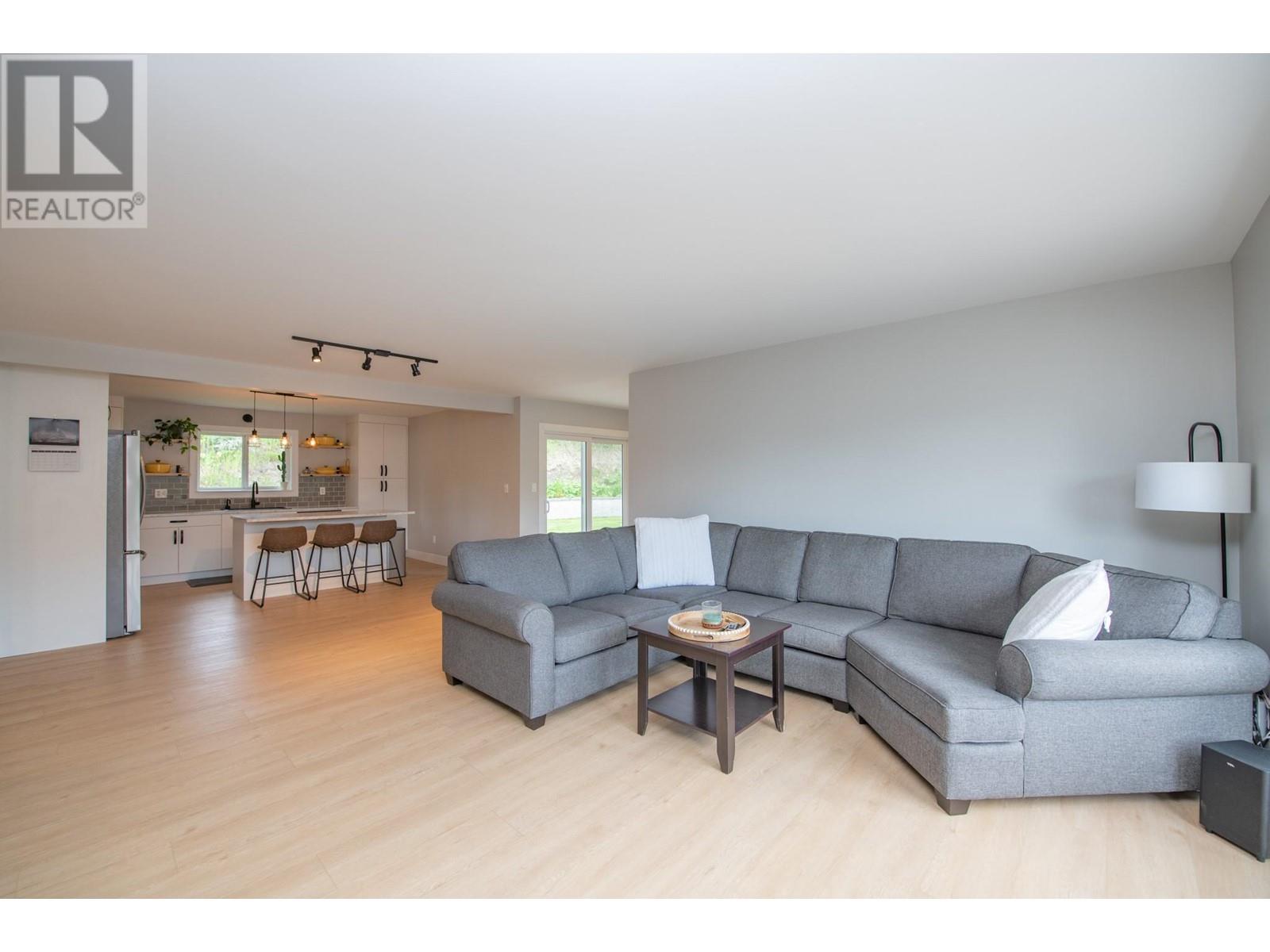 2224 Linea Crescent, Lumby, British Columbia  V0E 2G0 - Photo 11 - 10350342