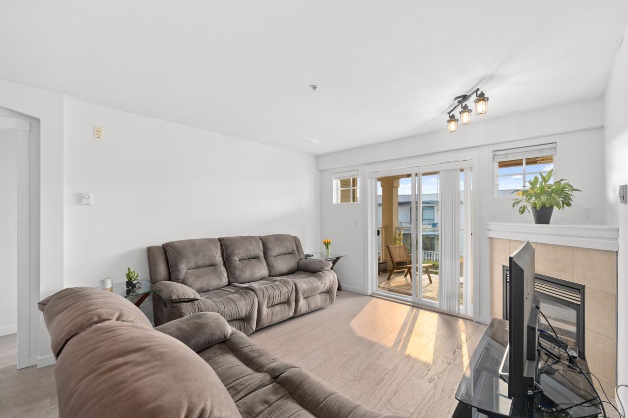 211 15621 Marine Drive, White Rock, British Columbia  V4B 1E1 - Photo 5 - R3010742