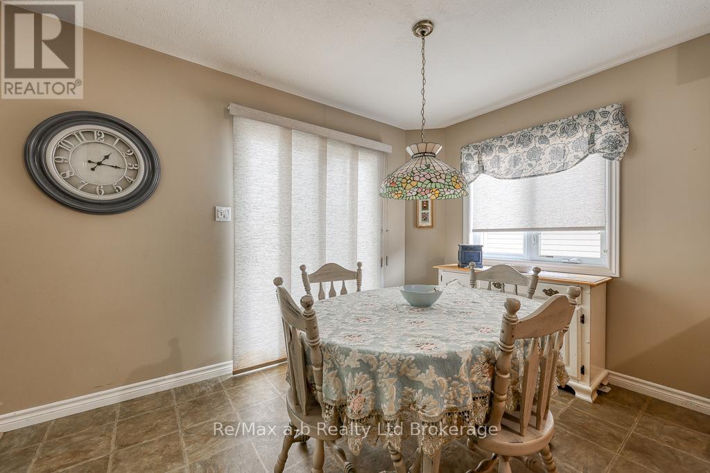 61 Kerr Crescent, Ingersoll, Ontario  N5C 4H1 - Photo 10 - X12178010