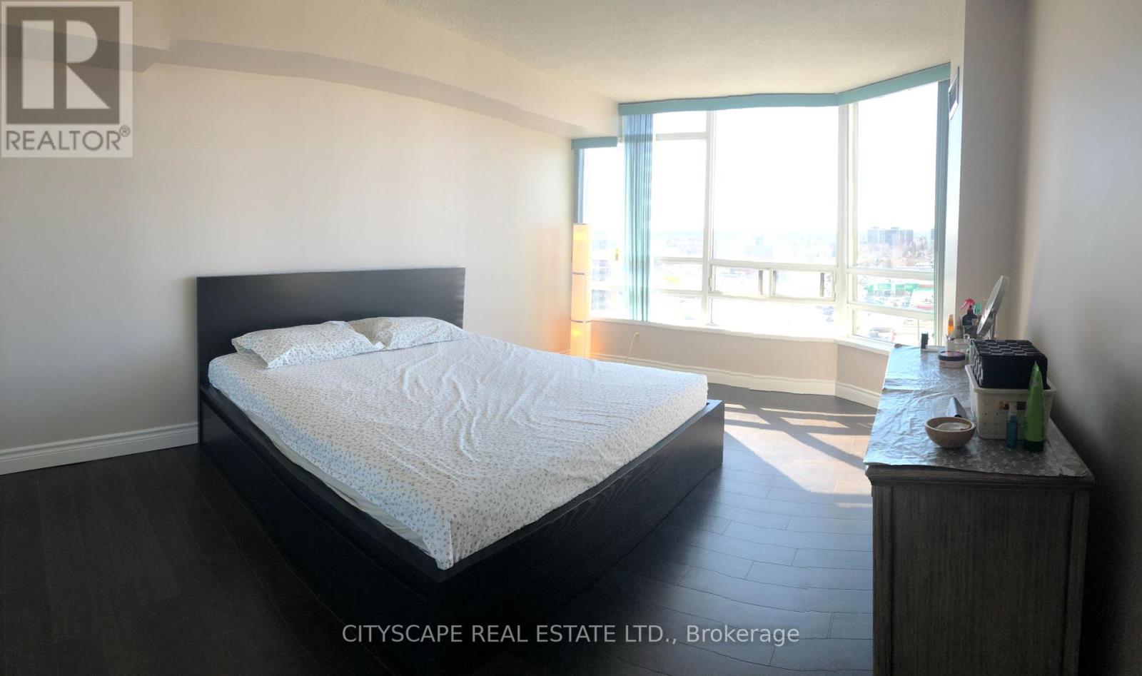1412 - 75 King Street E, Mississauga, Ontario  L5A 4G5 - Photo 13 - W12193882