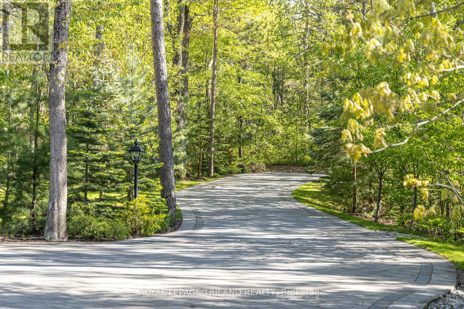 10445 Pinetree Drive, Lambton Shores, Ontario  N0M 1T0 - Photo 49 - X12192775