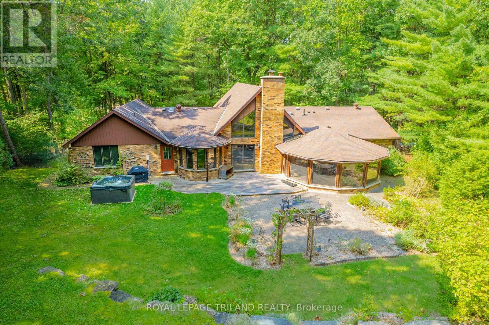 10342 BEACH O' PINES ROAD, Lambton Shores, Ontario