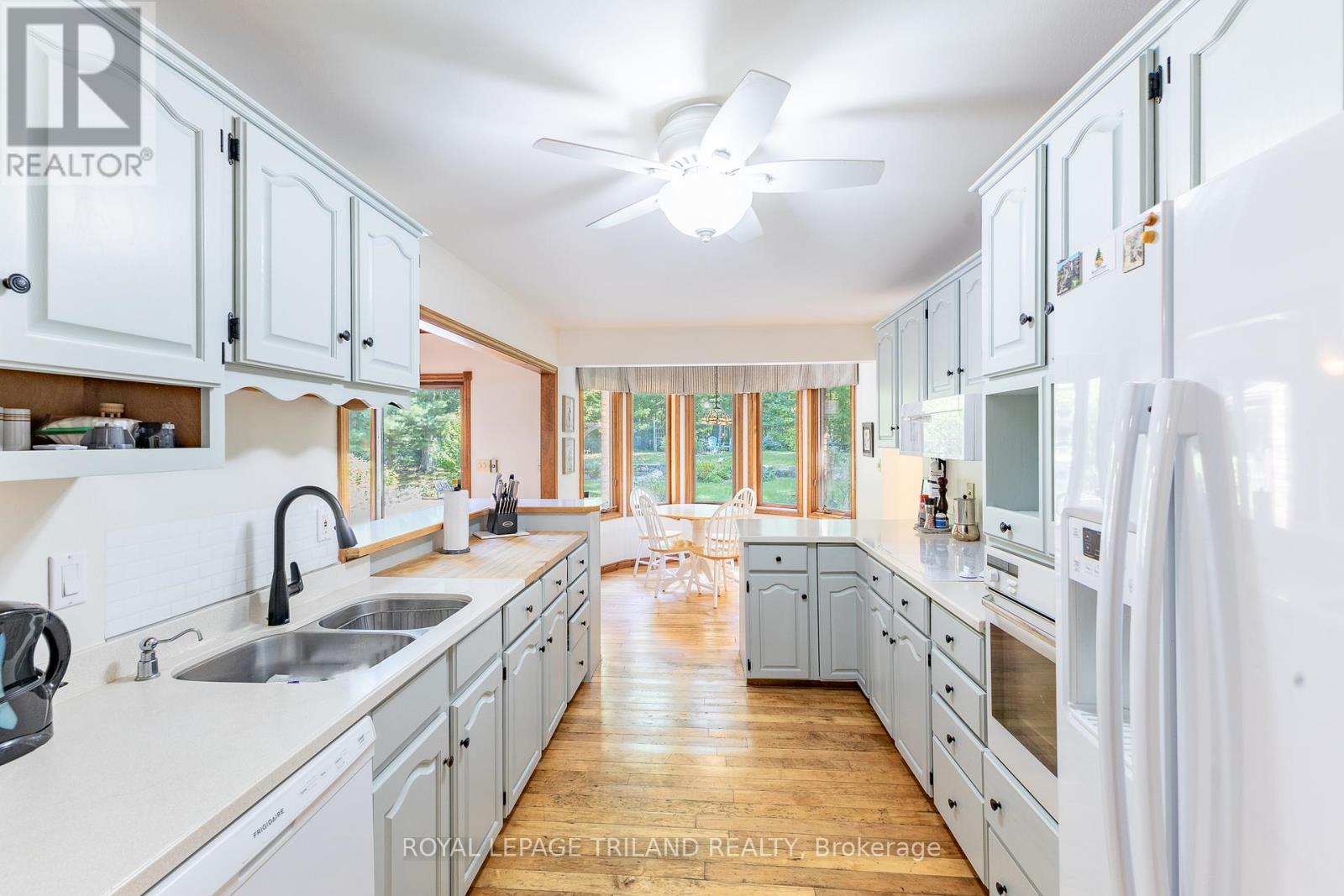 10342 Beach O' Pines Road, Lambton Shores (Grand Bend), Ontario  N0M 1T0 - Photo 16 - X12193939