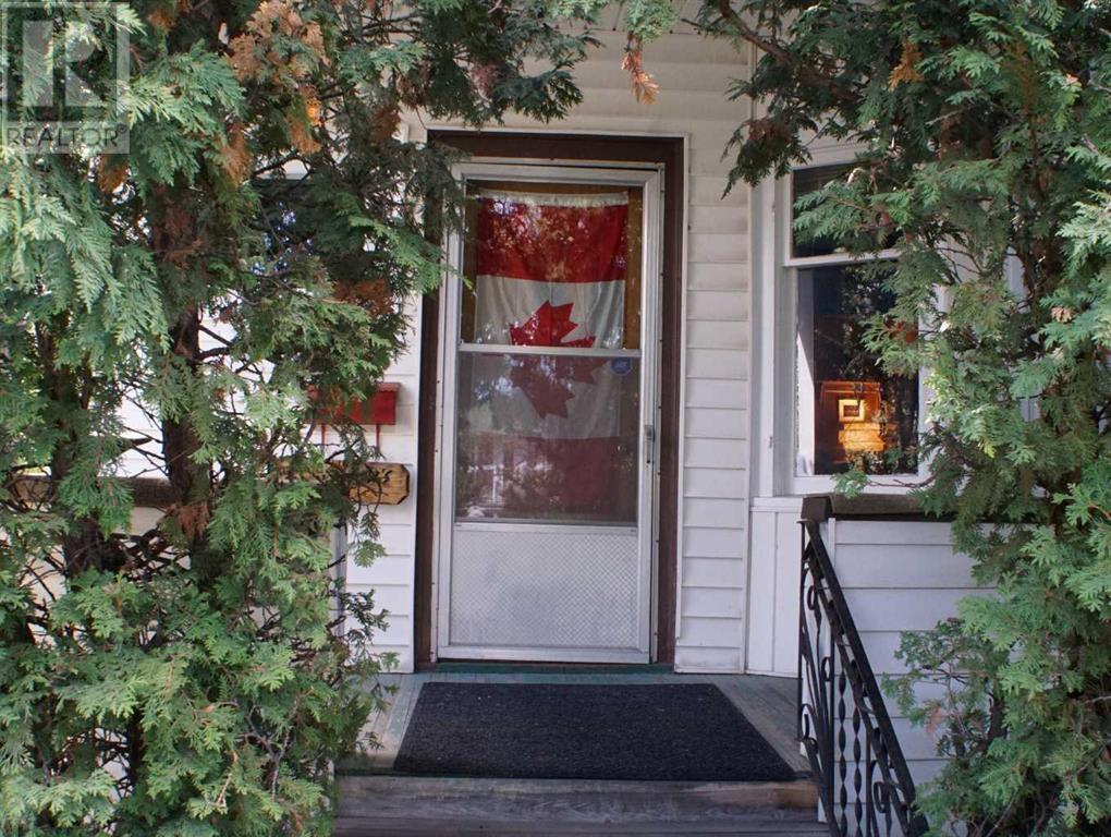 Property at 2025 26A Street SW image 3