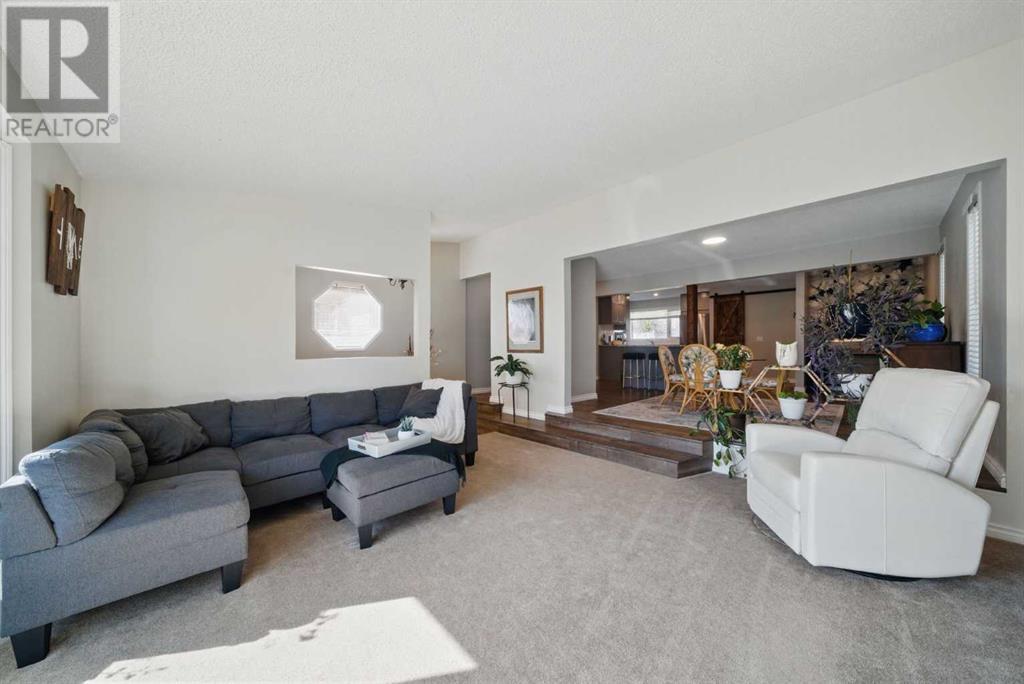 828 Hunterston Crescent Nw, Calgary, Alberta  T2K 4N2 - Photo 5 - A2215364