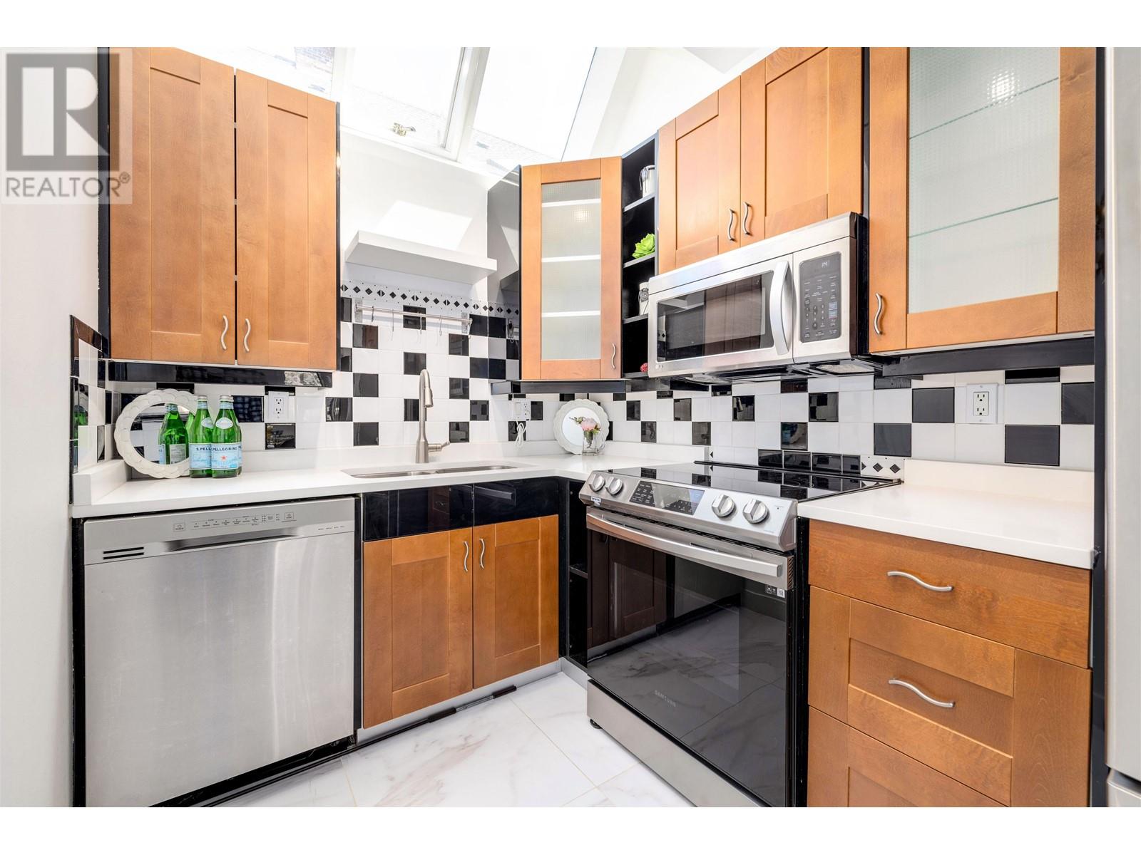 2415 W 6th Avenue, Vancouver, British Columbia  V6K 1W2 - Photo 12 - R3010850