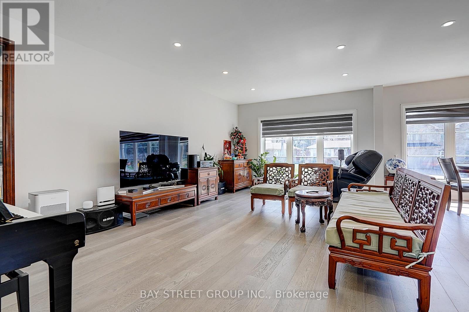 7 Caswell Drive, Toronto (Newtonbrook East), Ontario  M2M 3M1 - Photo 9 - C12096666