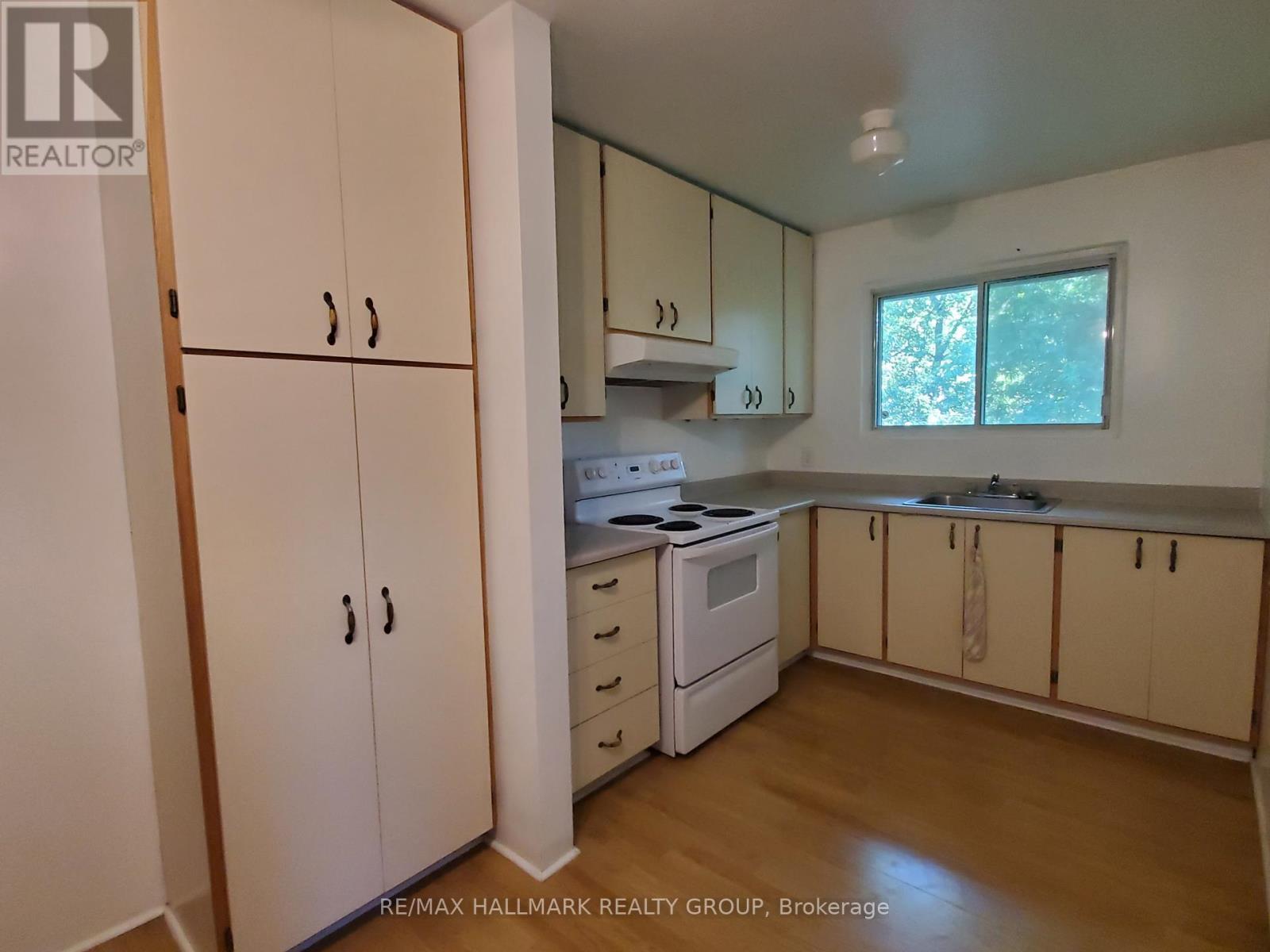 1390 Mayview Avenue, Ottawa, Ontario  K1Z 8H7 - Photo 4 - X12193967