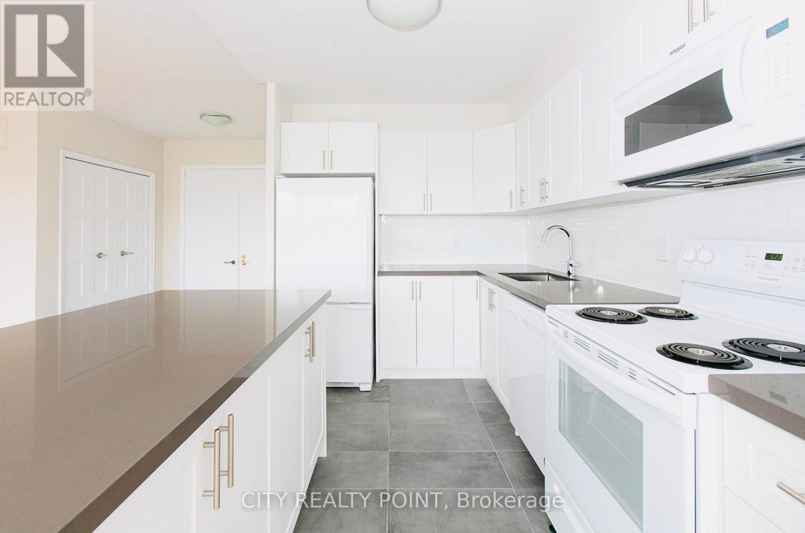 201 - 10 Shallmar Boulevard, Toronto, Ontario  M5N 1J4 - Photo 7 - C12193957