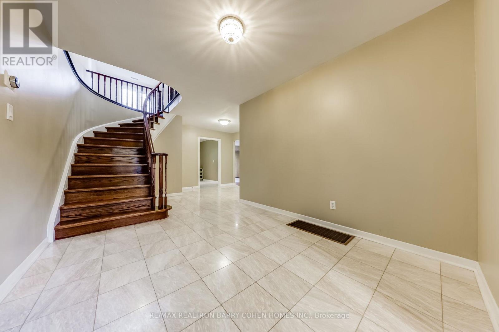 68 Abbeywood Trail, Toronto, Ontario  M3B 3B5 - Photo 3 - C12193963