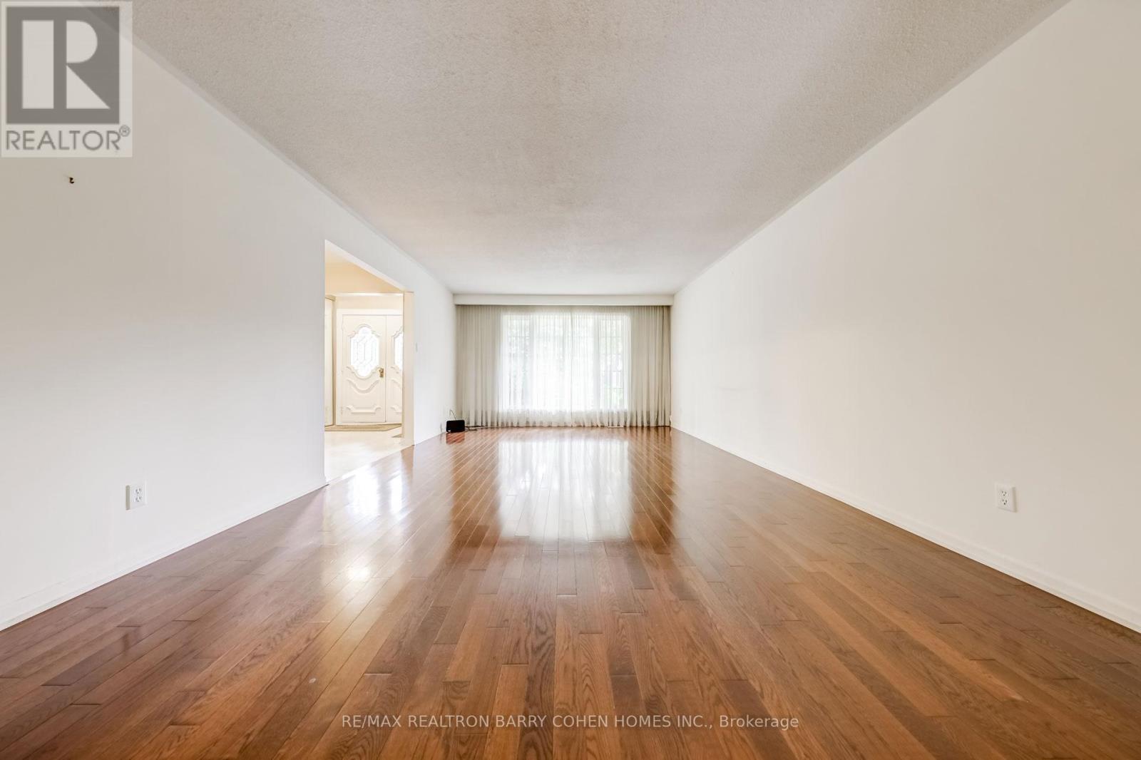 68 Abbeywood Trail, Toronto, Ontario  M3B 3B5 - Photo 4 - C12193963