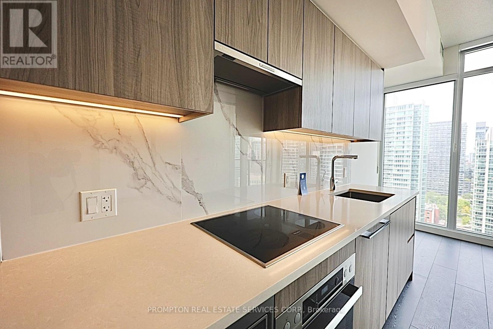 2615 - 1 Concord Cityplace Way, Toronto, Ontario  M5V 0X3 - Photo 9 - C12193567