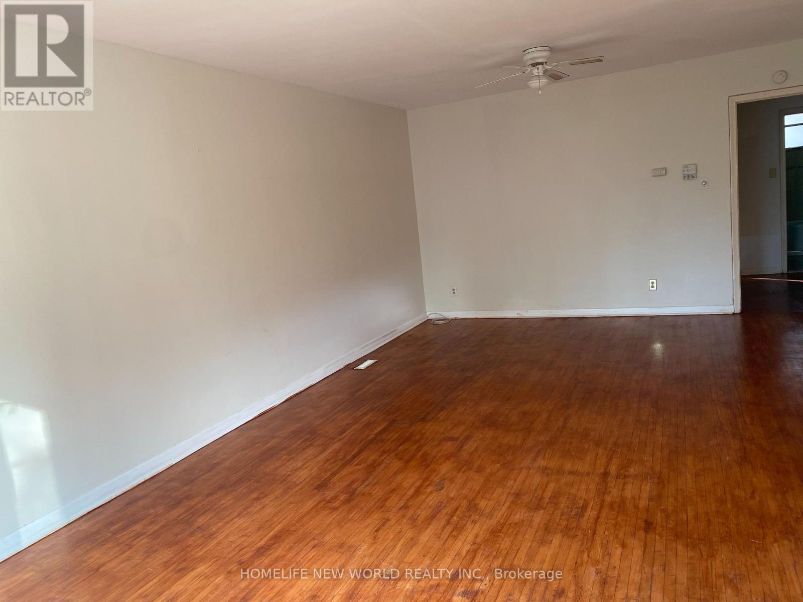 Upper - 213 Beechy Drive, Richmond Hill, Ontario  L4C 2X6 - Photo 9 - N12193975