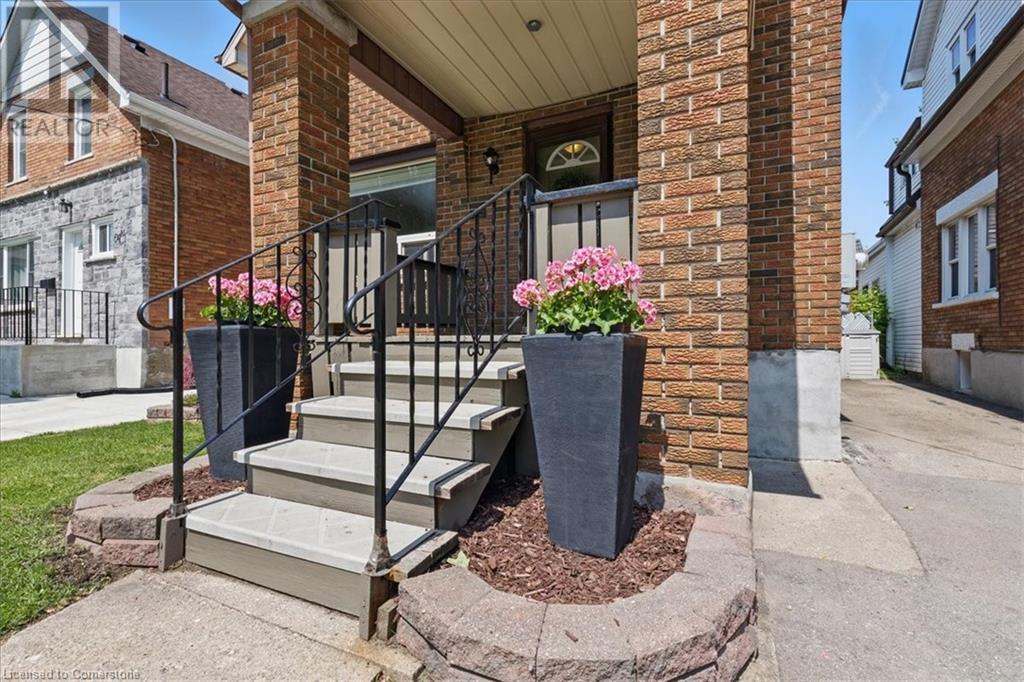 Property at 6 HERLAN Avenue image 3
