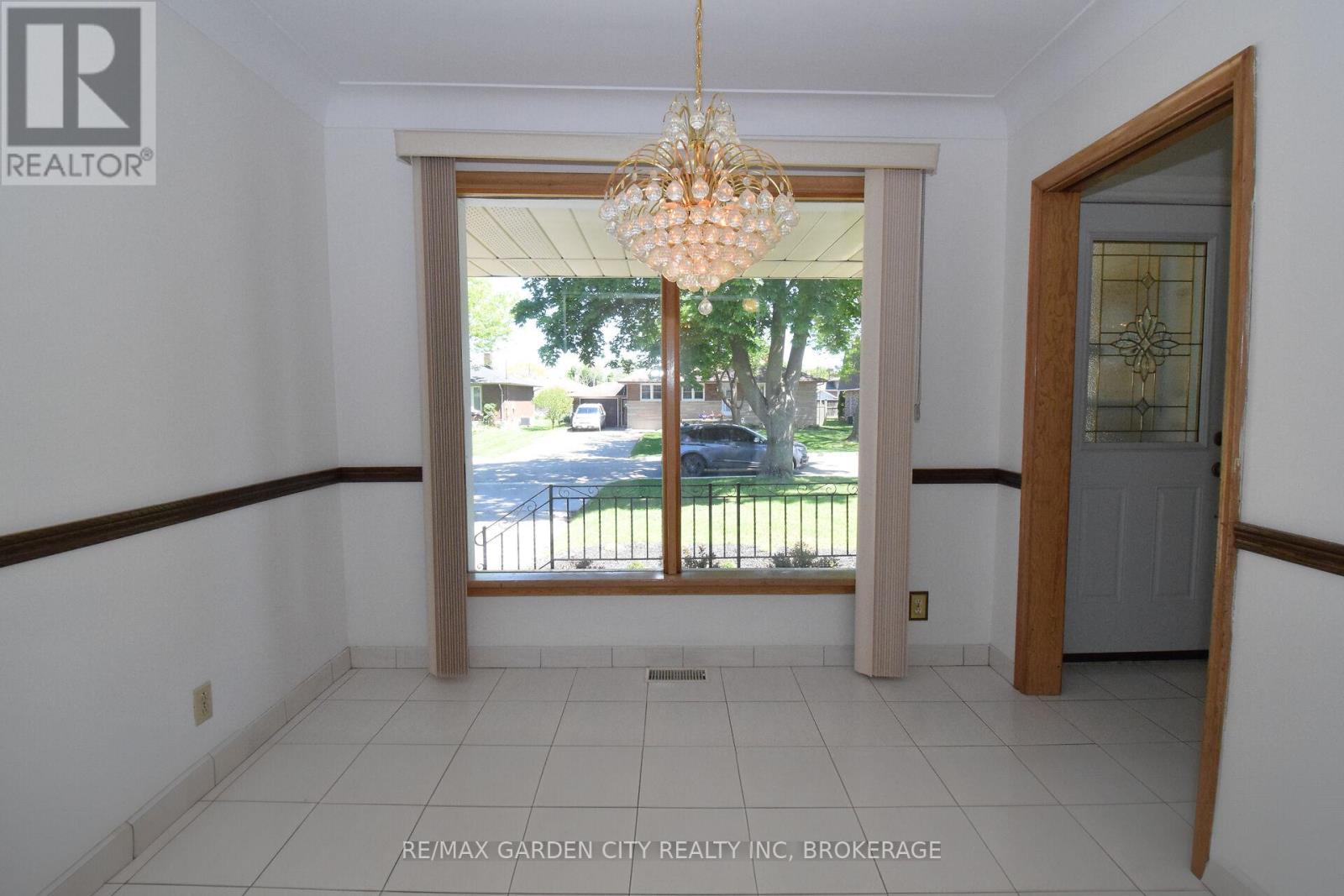 115 Larraine Street, Welland (Broadway), Ontario  L3C 5K3 - Photo 17 - X12184051