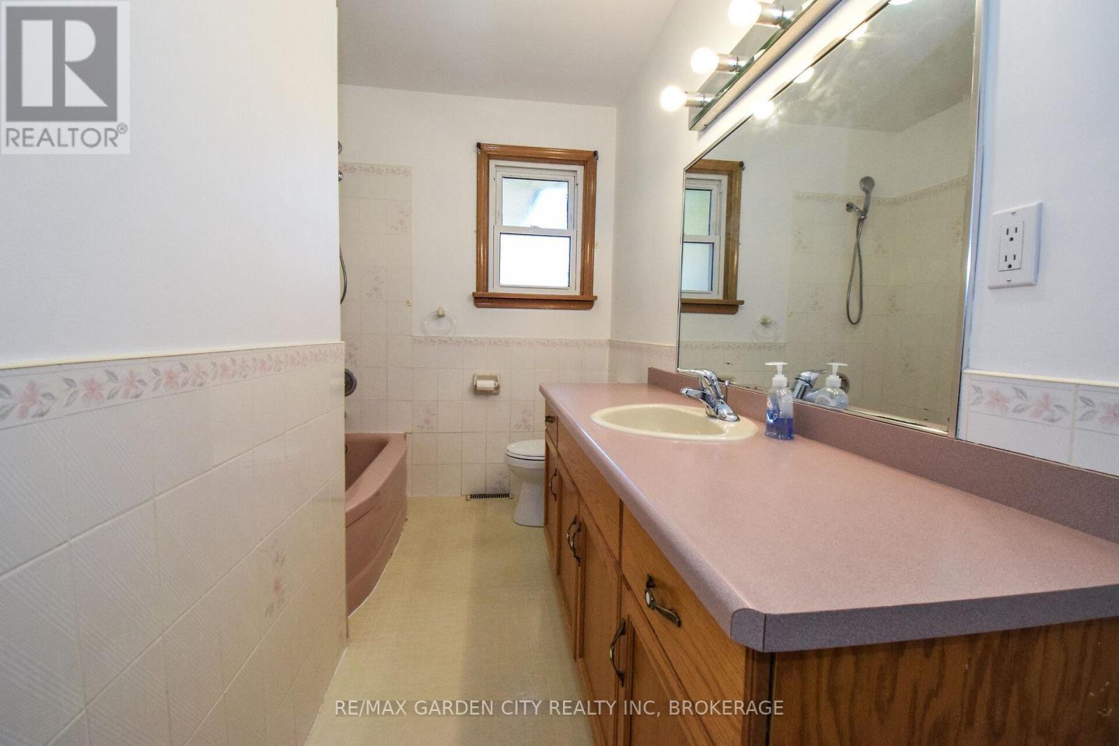 115 Larraine Street, Welland (Broadway), Ontario  L3C 5K3 - Photo 25 - X12184051