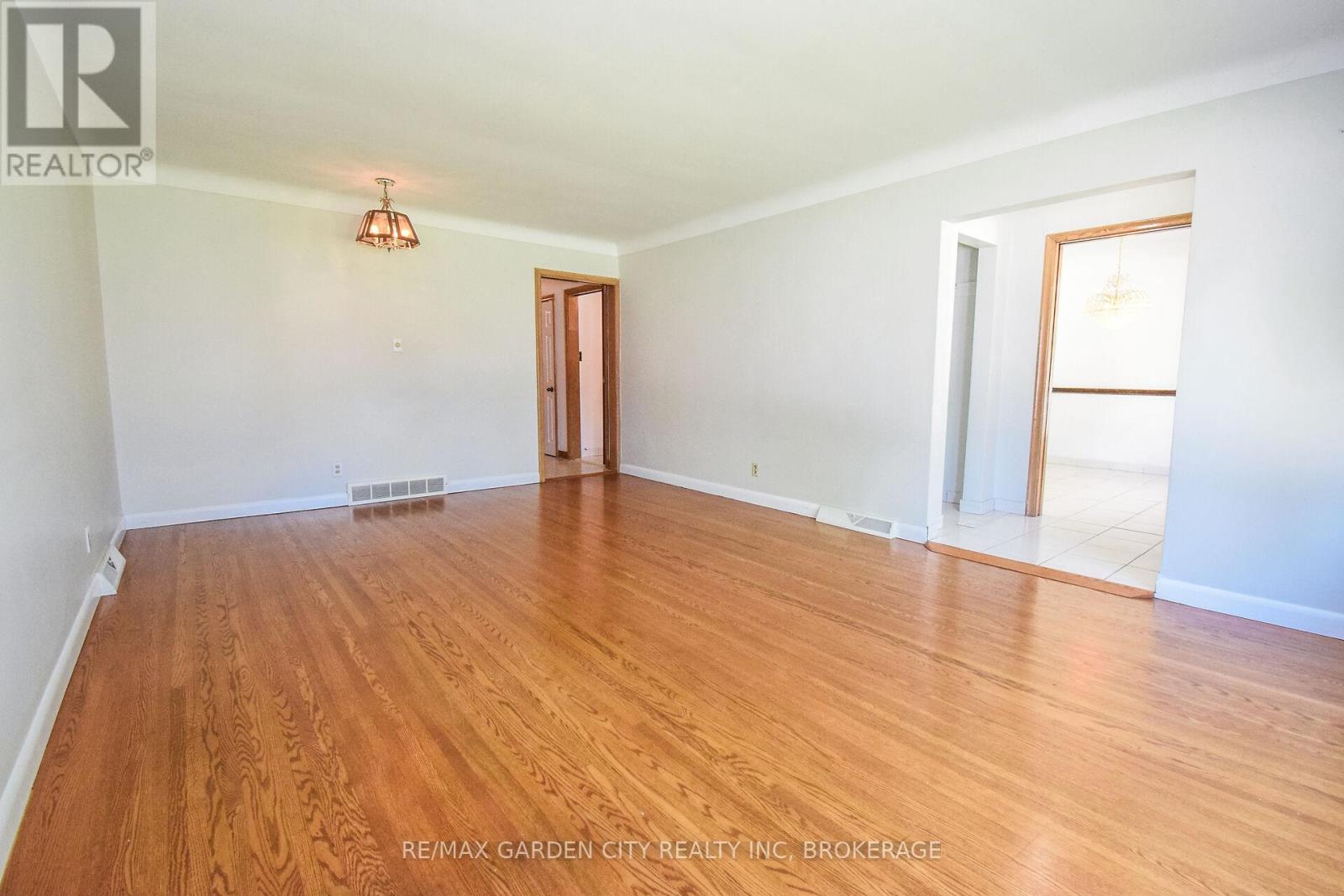 115 Larraine Street, Welland (Broadway), Ontario  L3C 5K3 - Photo 14 - X12184051