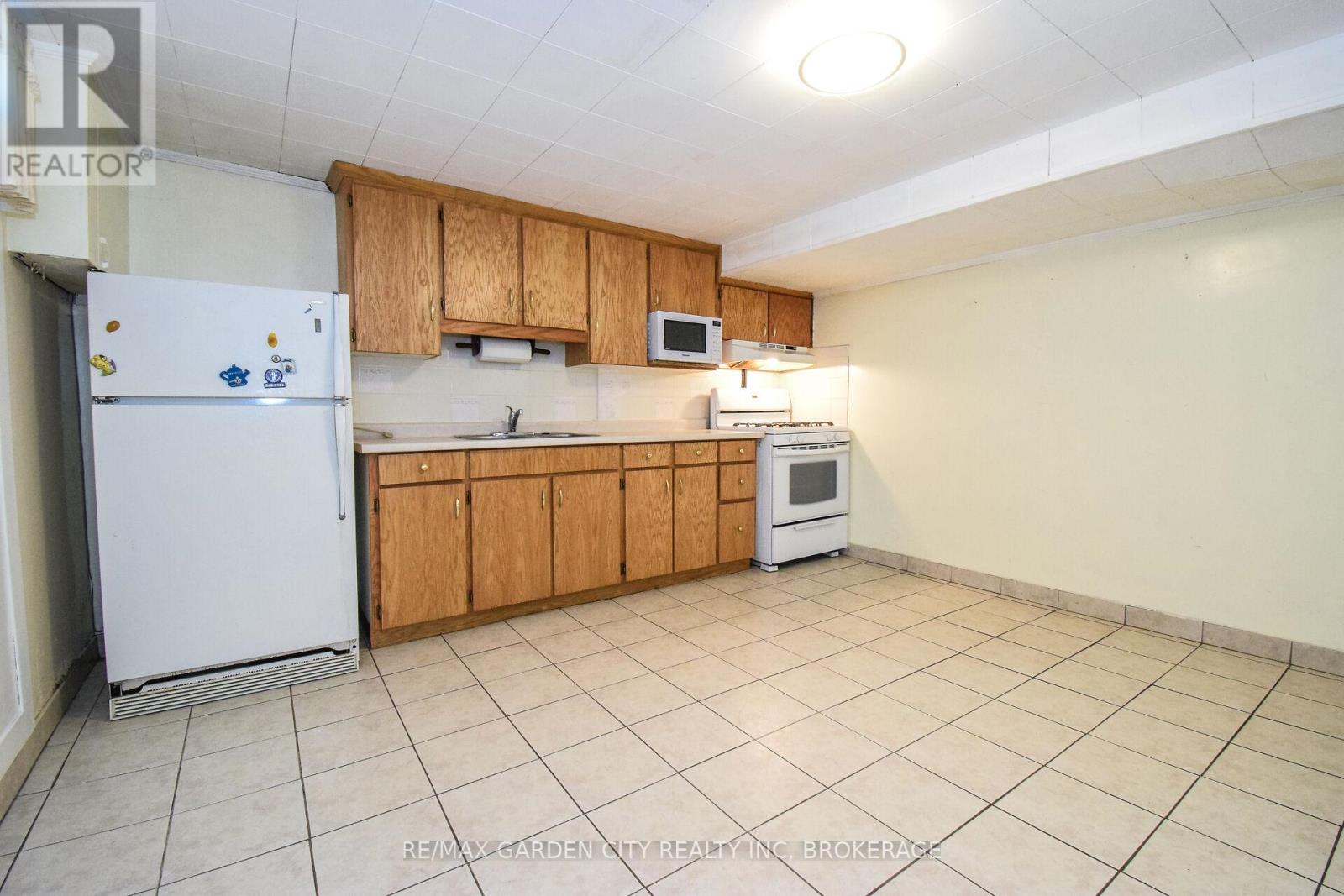 115 Larraine Street, Welland (Broadway), Ontario  L3C 5K3 - Photo 37 - X12184051