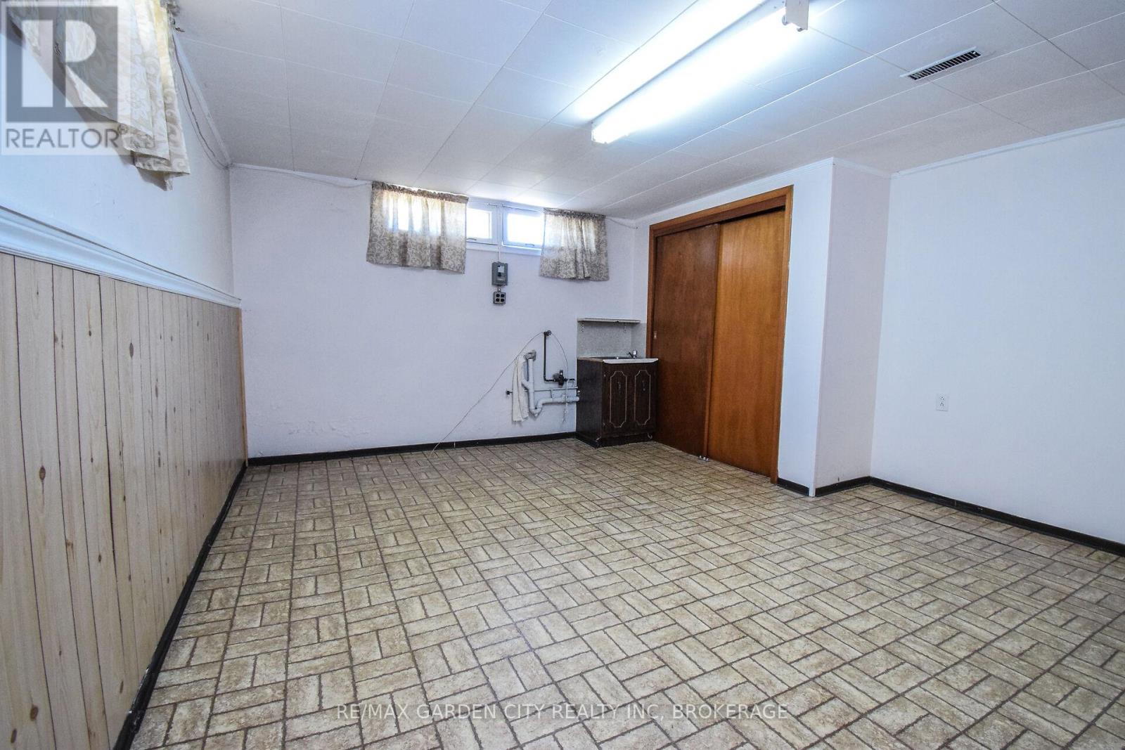 115 Larraine Street, Welland (Broadway), Ontario  L3C 5K3 - Photo 41 - X12184051