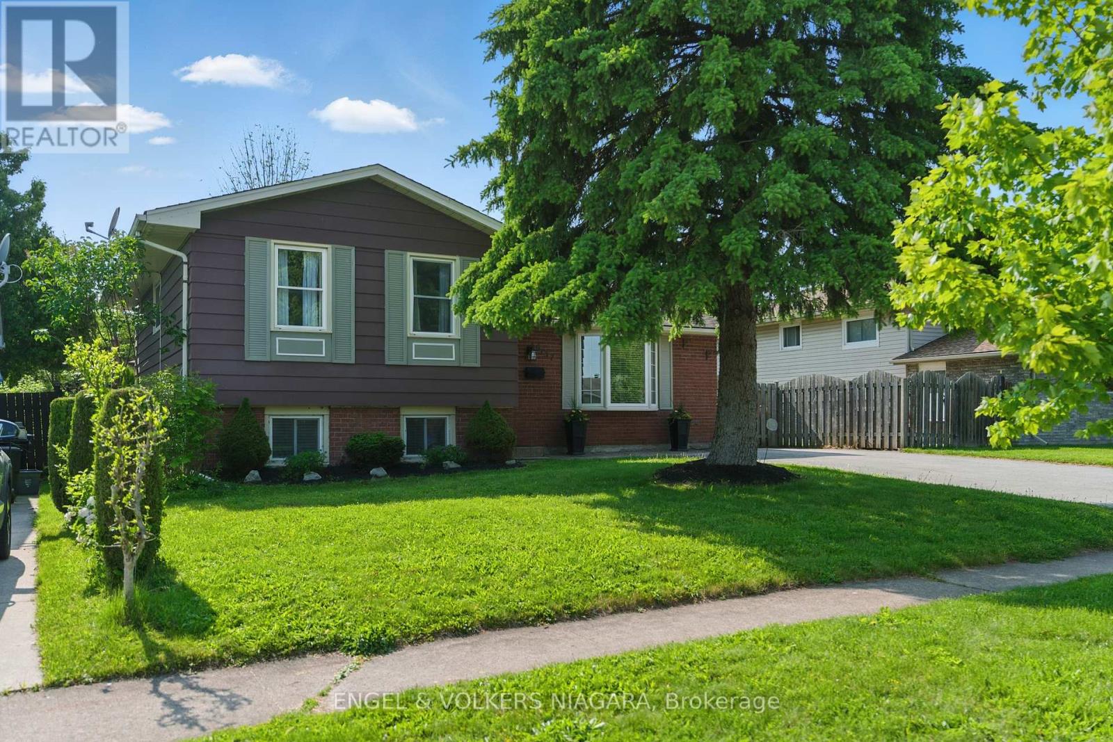 6137 KIRKLAND DRIVE, niagara falls (west wood), Ontario