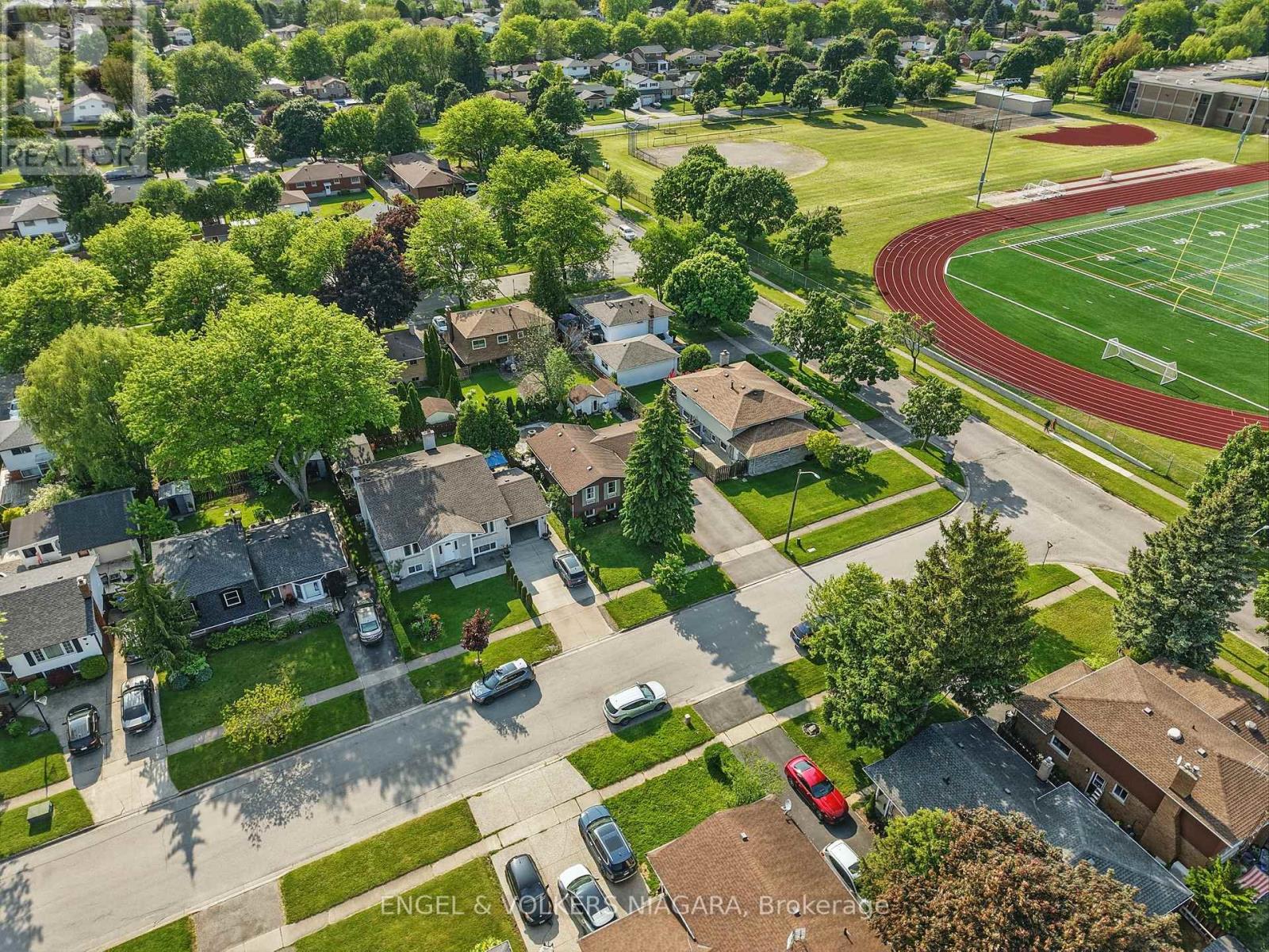 6137 Kirkland Drive, Niagara Falls (West Wood), Ontario  L2H 2A7 - Photo 3 - X12194002