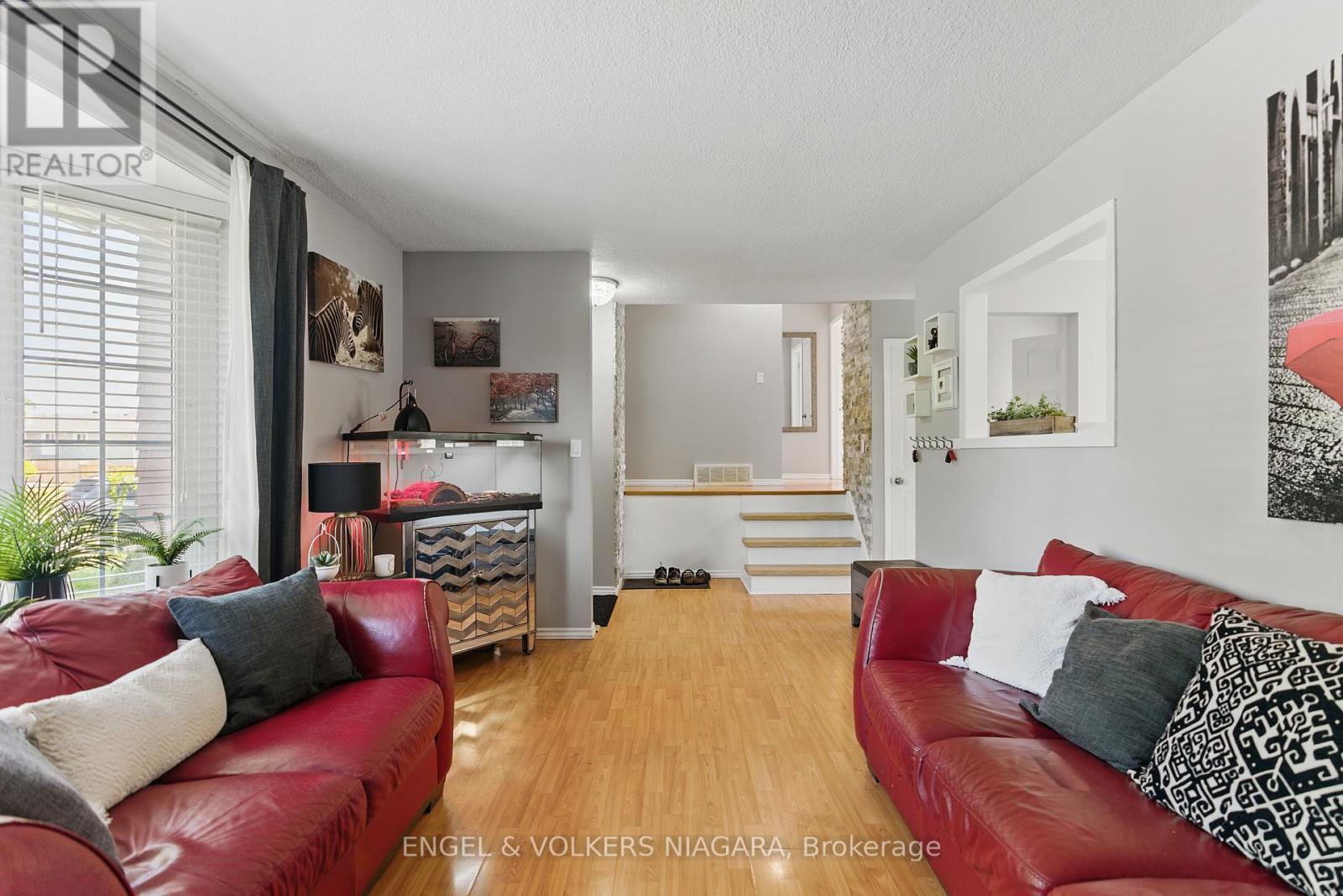 6137 Kirkland Drive, Niagara Falls (West Wood), Ontario  L2H 2A7 - Photo 4 - X12194002